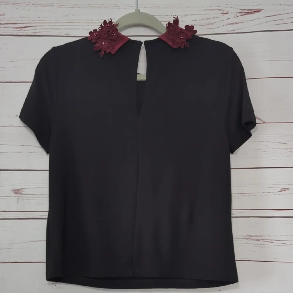 Lord & Taylor Black Shirt with Burgundy 3D‎ Floral Collar Dark Romantic Medium